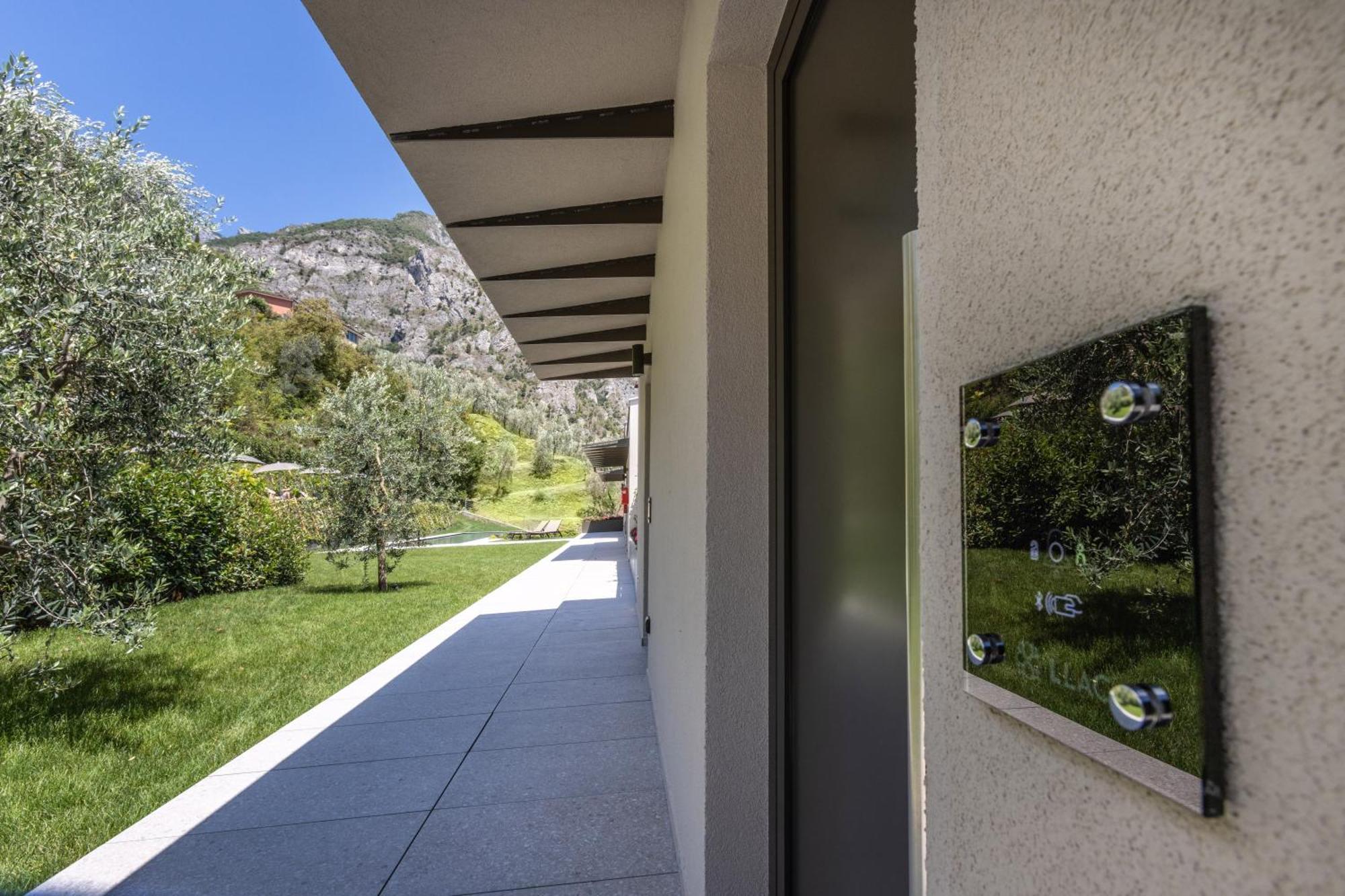 Llac Living Nature Hotel Лимоне-суль-Гарда Экстерьер фото